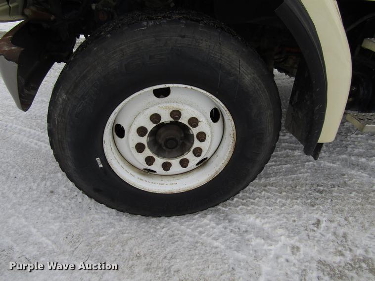 image for item EU9574 2005 Sterling L7500 refuse truck