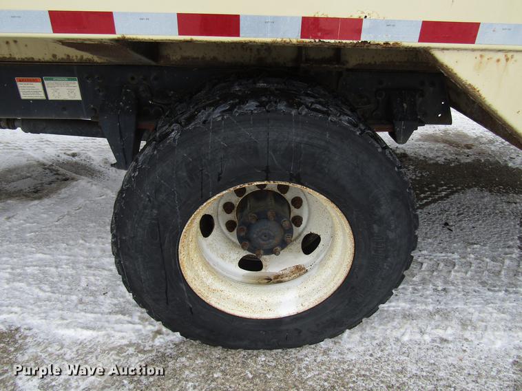 image for item EU9574 2005 Sterling L7500 refuse truck