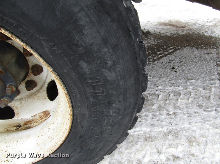 image for item EU9574 2005 Sterling L7500 refuse truck