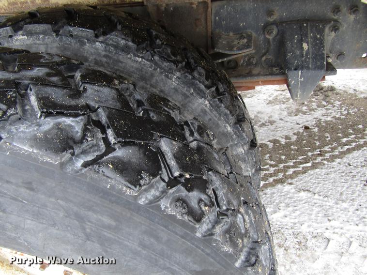 image for item EU9574 2005 Sterling L7500 refuse truck