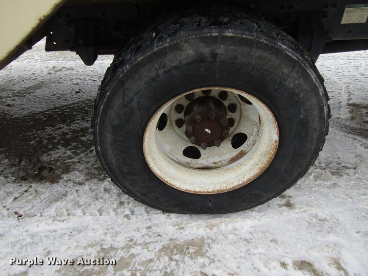 image for item EU9574 2005 Sterling L7500 refuse truck