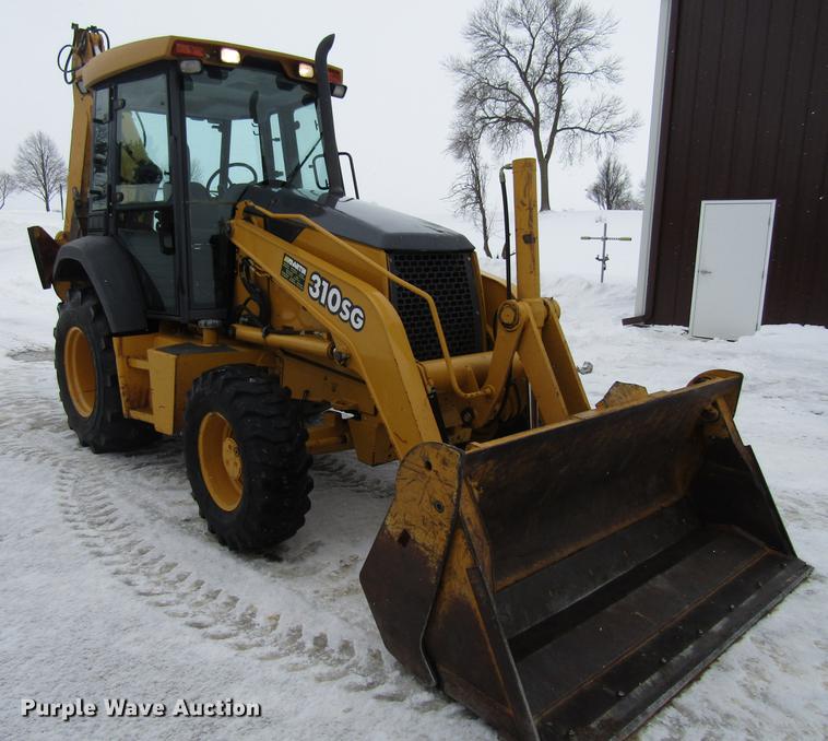 image for item EU9579 2004 John Deere 310SG backhoe