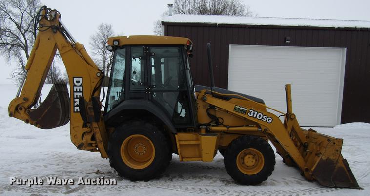 image for item EU9579 2004 John Deere 310SG backhoe
