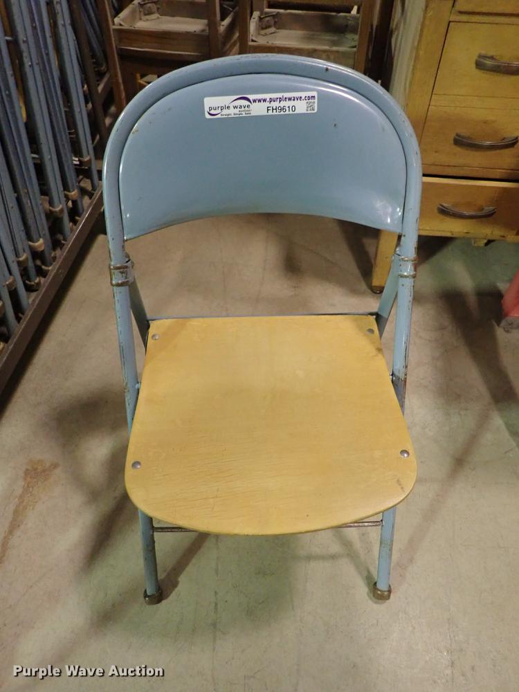 image for item FH9610 Approximately 100 metal folding chairs