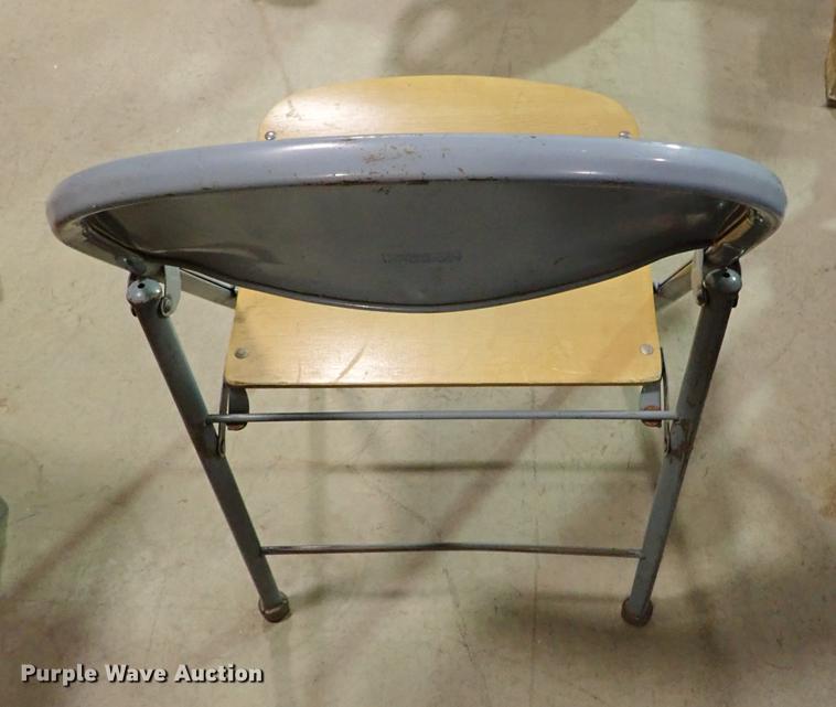 image for item FH9610 Approximately 100 metal folding chairs