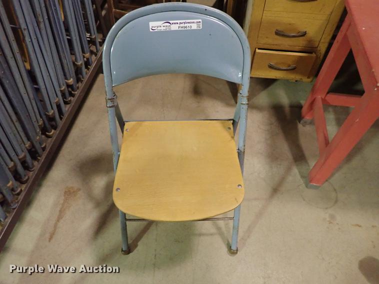 image for item FH9610 Approximately 100 metal folding chairs