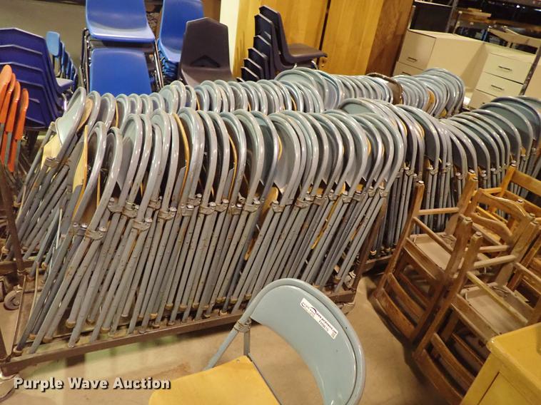 image for item FH9610 Approximately 100 metal folding chairs