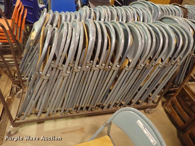 image for item FH9610 Approximately 100 metal folding chairs