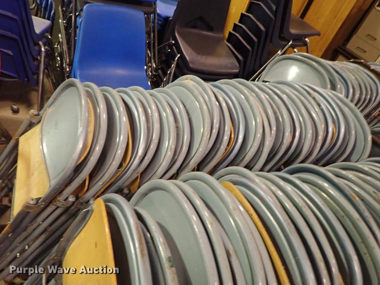 image for item FH9610 Approximately 100 metal folding chairs