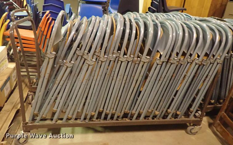 image for item FH9610 Approximately 100 metal folding chairs