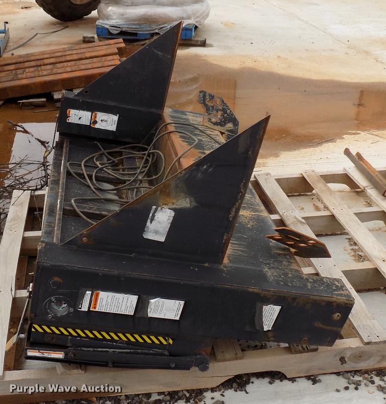 image for item FQ9167 Eagle Lift EDL-60 end gate lift