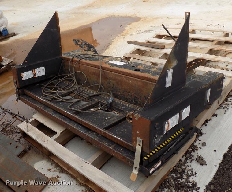 image for item FQ9167 Eagle Lift EDL-60 end gate lift