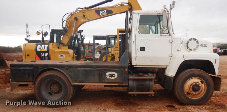 image for item FQ9169 1991 Ford L8000 utility truck