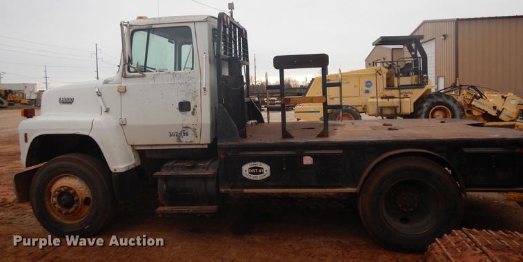 image for item FQ9169 1991 Ford L8000 utility truck