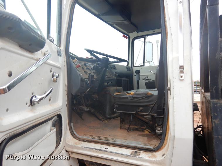 image for item FQ9169 1991 Ford L8000 utility truck