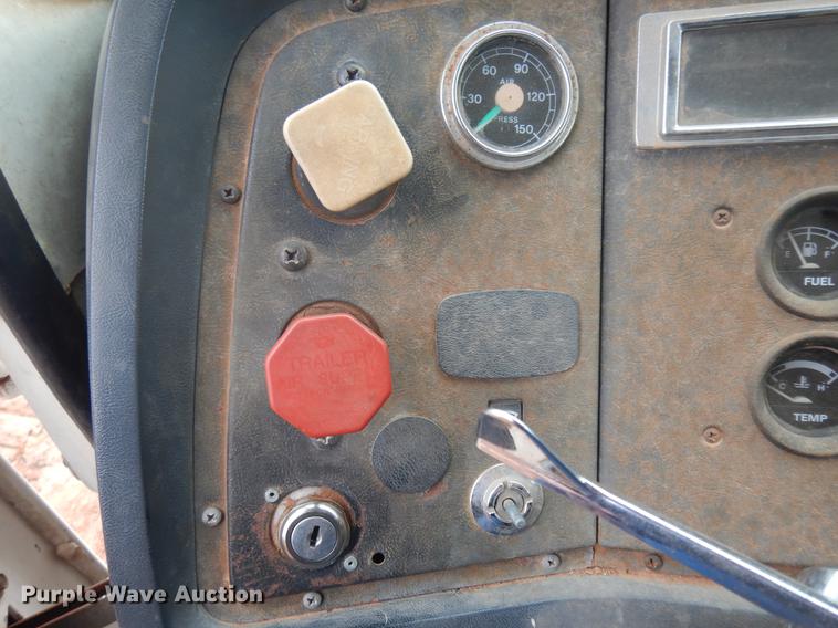 image for item FQ9169 1991 Ford L8000 utility truck