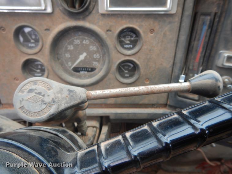 image for item FQ9169 1991 Ford L8000 utility truck