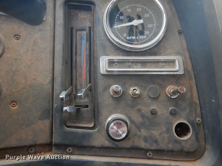 image for item FQ9169 1991 Ford L8000 utility truck