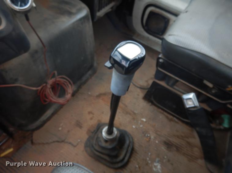 image for item FQ9169 1991 Ford L8000 utility truck