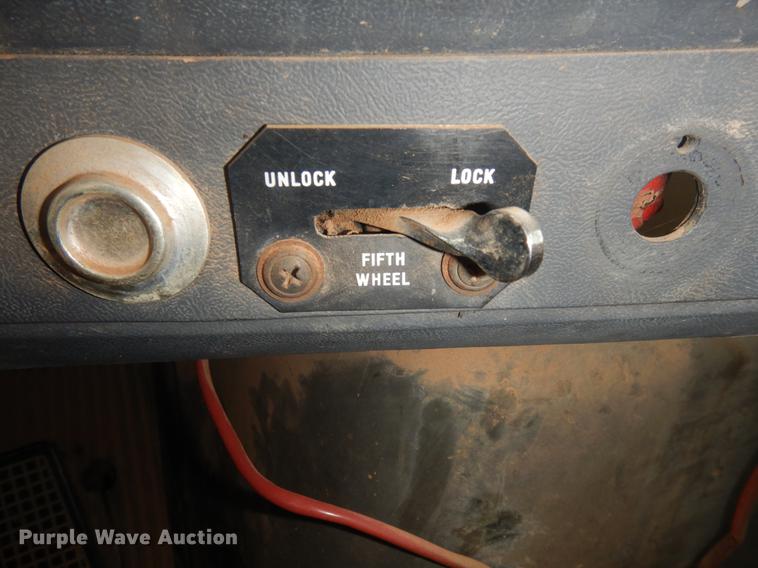 image for item FQ9169 1991 Ford L8000 utility truck