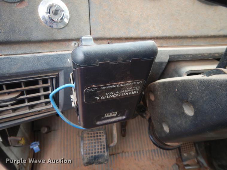 image for item FQ9169 1991 Ford L8000 utility truck