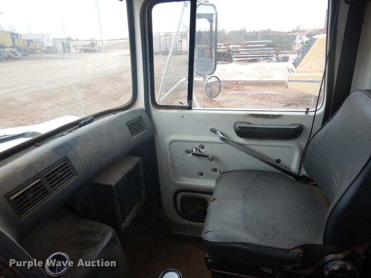 image for item FQ9169 1991 Ford L8000 utility truck