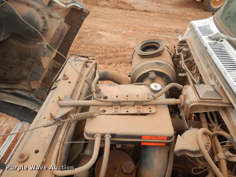 image for item FQ9169 1991 Ford L8000 utility truck