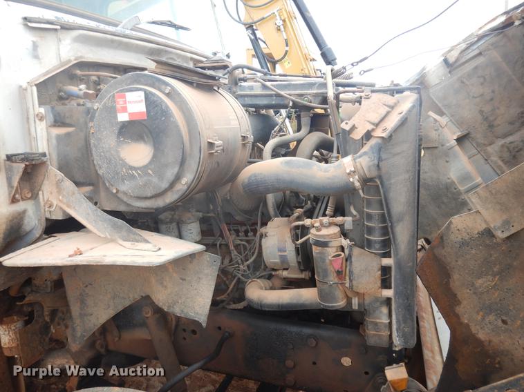 image for item FQ9169 1991 Ford L8000 utility truck