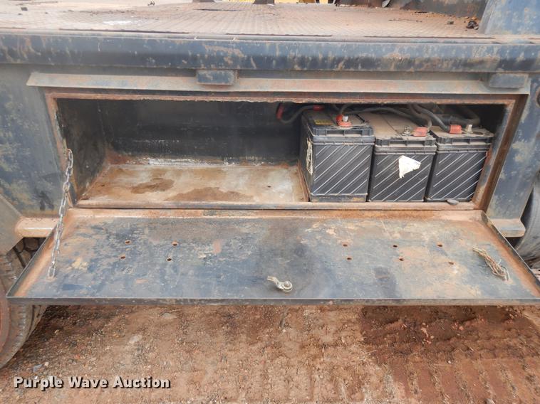 image for item FQ9169 1991 Ford L8000 utility truck