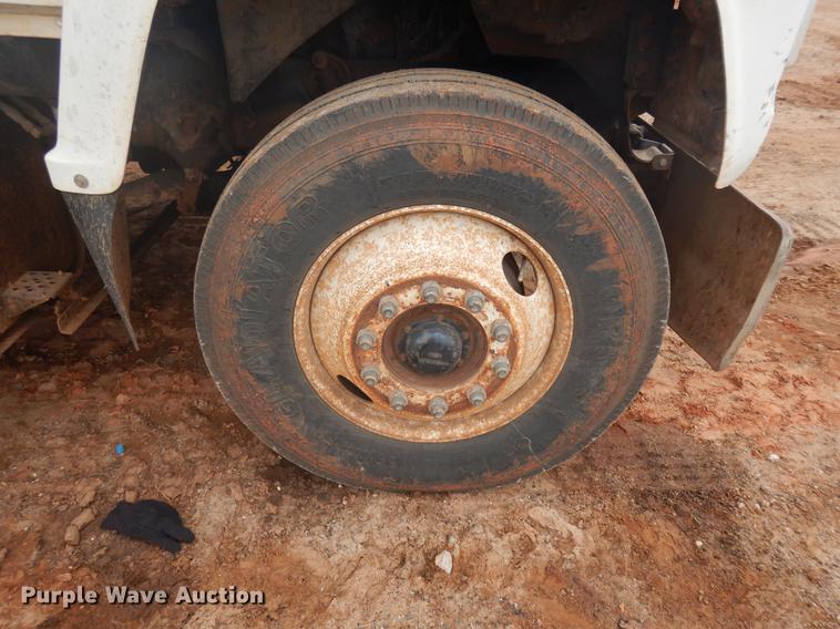 image for item FQ9169 1991 Ford L8000 utility truck