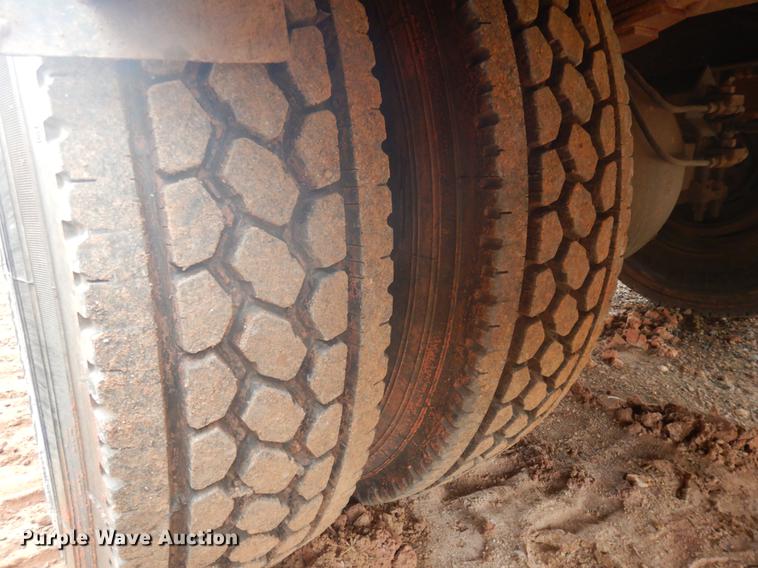 image for item FQ9169 1991 Ford L8000 utility truck