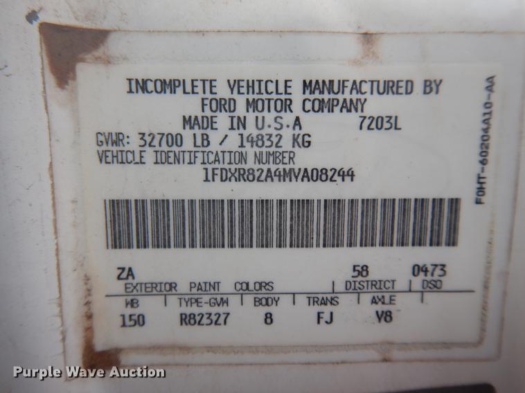 image for item FQ9169 1991 Ford L8000 utility truck