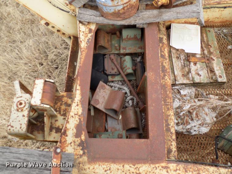 image for item FQ9172 1977 M747 equipment trailer