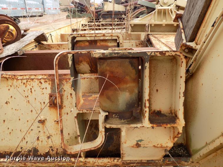 image for item FQ9172 1977 M747 equipment trailer