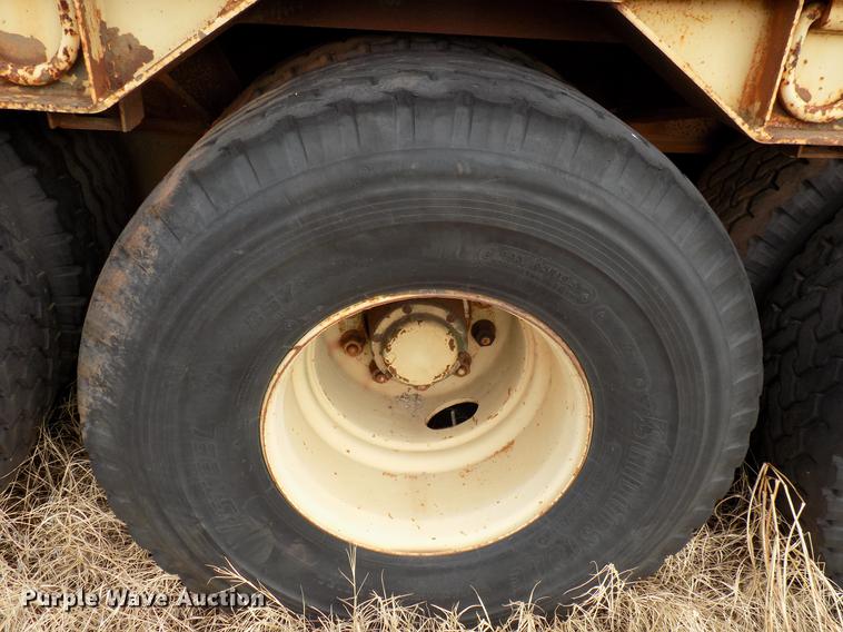 image for item FQ9172 1977 M747 equipment trailer