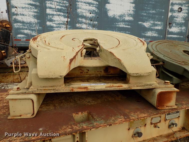 image for item FQ9173 (4) Holland fifth wheel plates