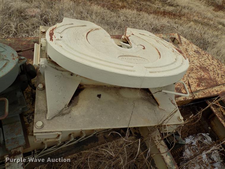 image for item FQ9173 (4) Holland fifth wheel plates