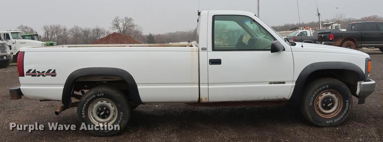 image for item FQ9182 1996 Chevrolet Cheyenne 1500 pickup truck