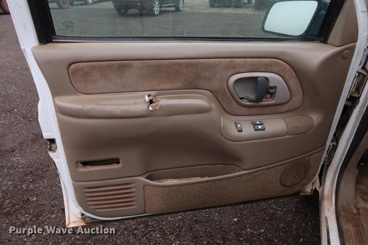 image for item FQ9182 1996 Chevrolet Cheyenne 1500 pickup truck