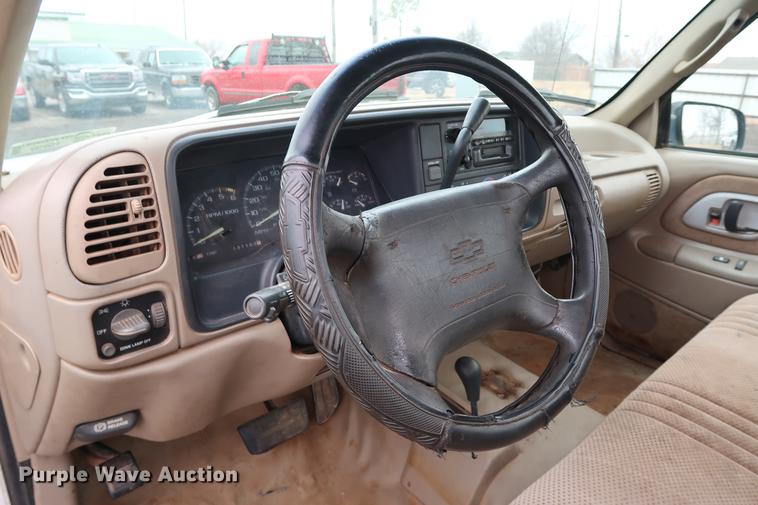 image for item FQ9182 1996 Chevrolet Cheyenne 1500 pickup truck