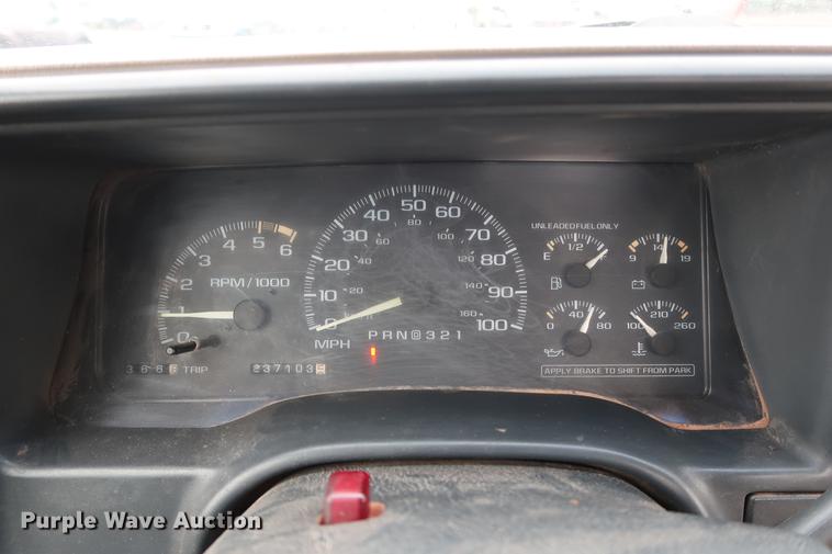 image for item FQ9182 1996 Chevrolet Cheyenne 1500 pickup truck