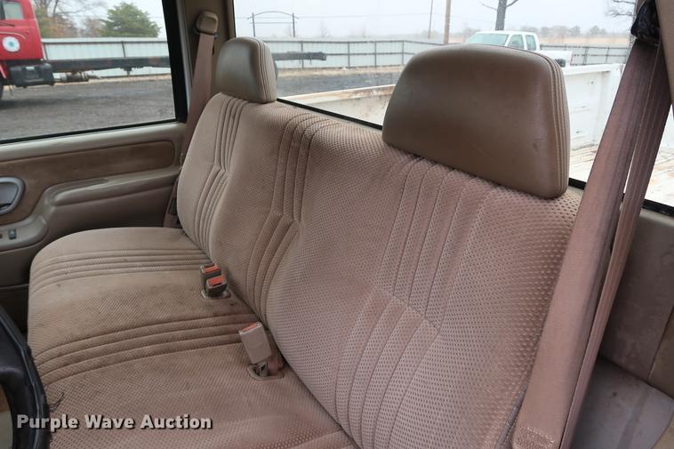 image for item FQ9182 1996 Chevrolet Cheyenne 1500 pickup truck