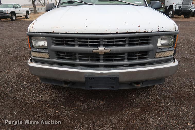 image for item FQ9182 1996 Chevrolet Cheyenne 1500 pickup truck