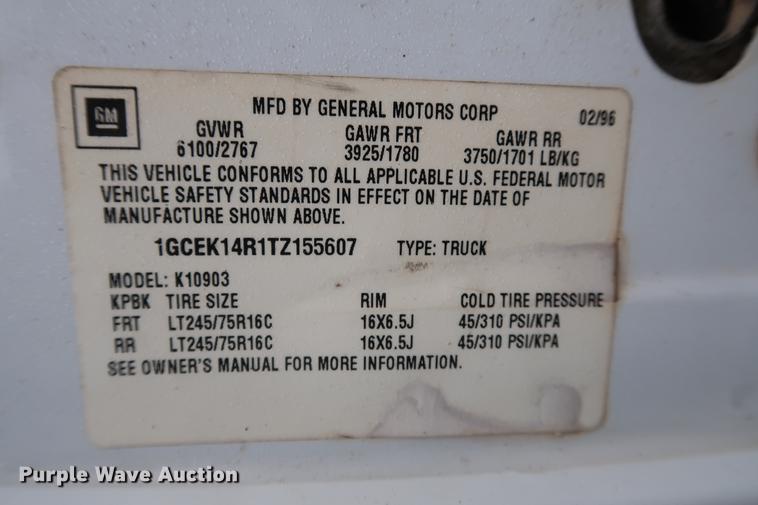 image for item FQ9182 1996 Chevrolet Cheyenne 1500 pickup truck