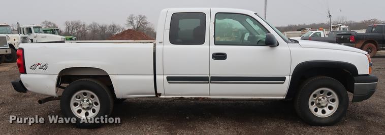 image for item FQ9183 2005 Chevrolet Silverado 1500 Ext. Cab pickup truck