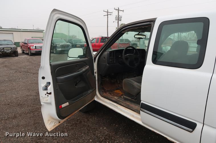 image for item FQ9183 2005 Chevrolet Silverado 1500 Ext. Cab pickup truck