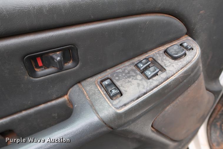 image for item FQ9183 2005 Chevrolet Silverado 1500 Ext. Cab pickup truck