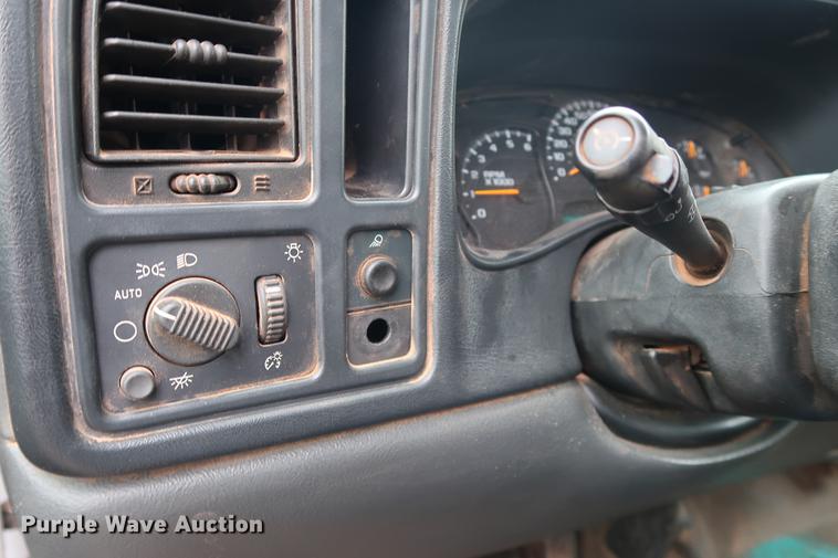 image for item FQ9183 2005 Chevrolet Silverado 1500 Ext. Cab pickup truck