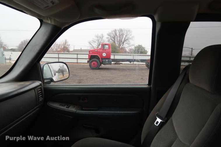 image for item FQ9183 2005 Chevrolet Silverado 1500 Ext. Cab pickup truck