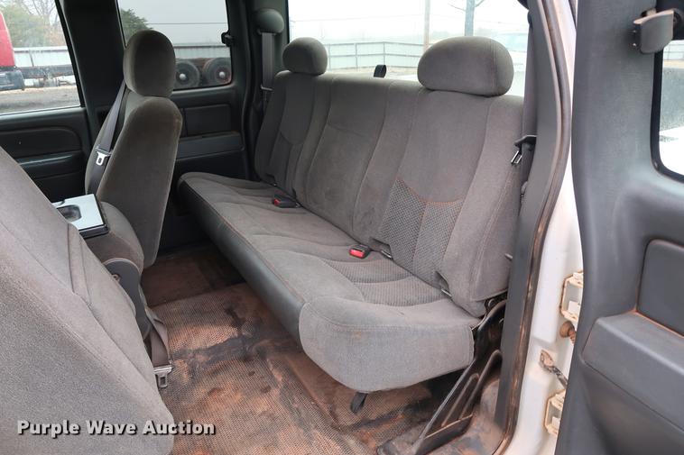 image for item FQ9183 2005 Chevrolet Silverado 1500 Ext. Cab pickup truck